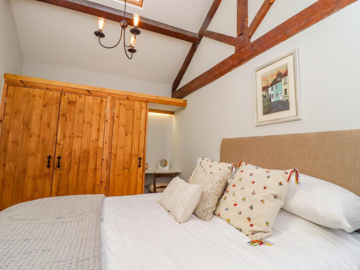 1 Walkers Barn Settle