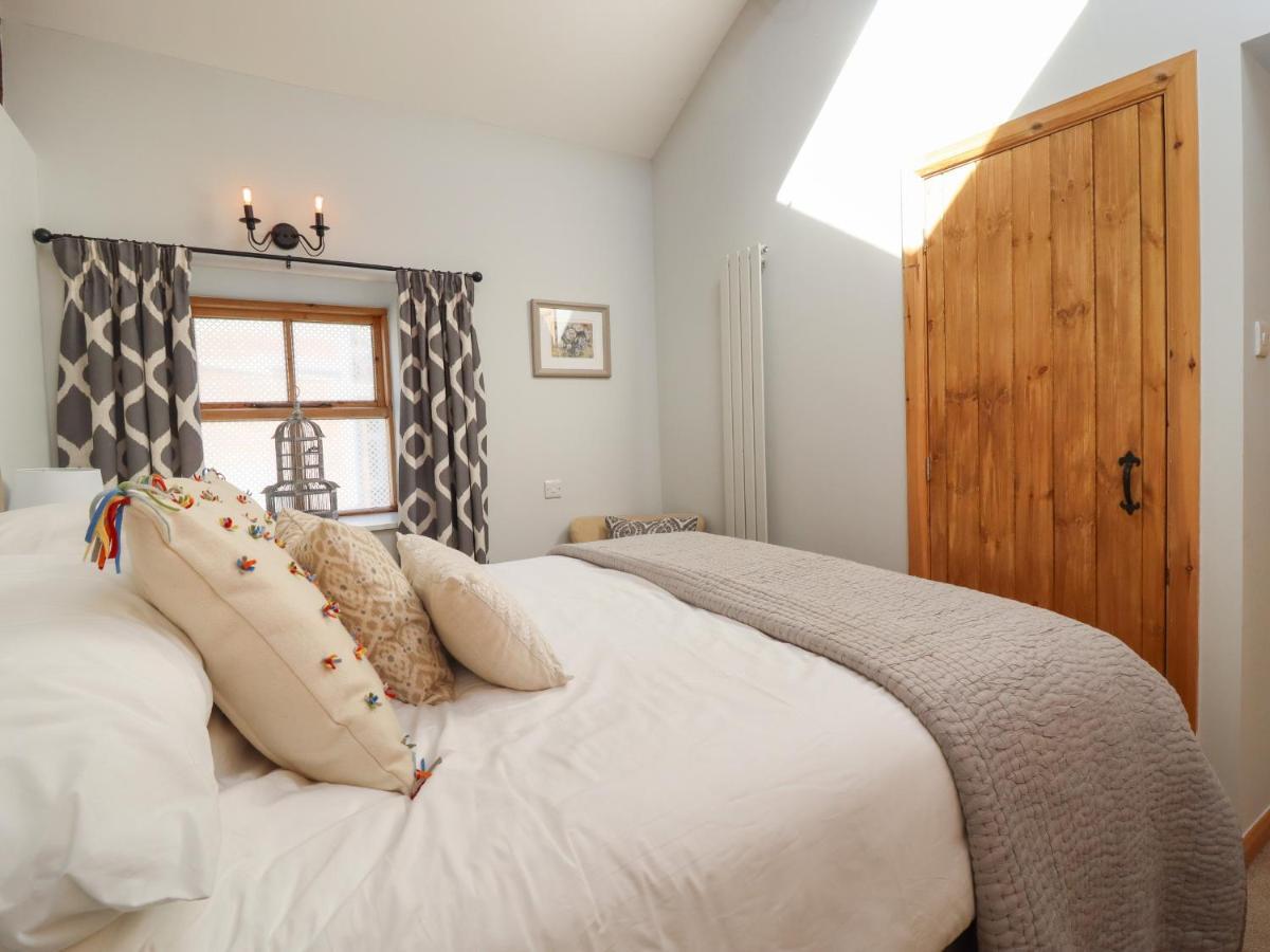 1 Walkers Barn * Settle